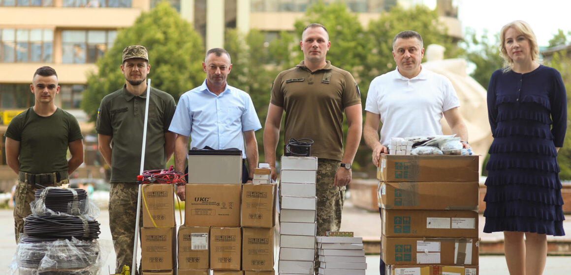 Для забезпечення якісного та надійного зв’язку військовим передали шість ретрансляторів