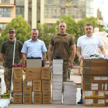Для забезпечення якісного та надійного зв’язку військовим передали шість ретрансляторів