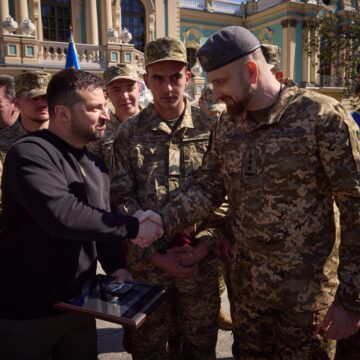 З нагоди Дня піхоти Президент України вручив державні нагороди бійцям 10 ОГШБ “Едельвейс”
