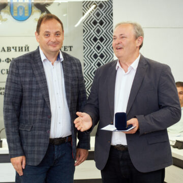 Радіоведучому Ігорю Бойчуку вручили нагрудний знак «Гордість Івано-Франківської територіальної громади»