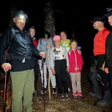 Прикарпатські рятувальники відшукали групу заблукалих туристів в горах