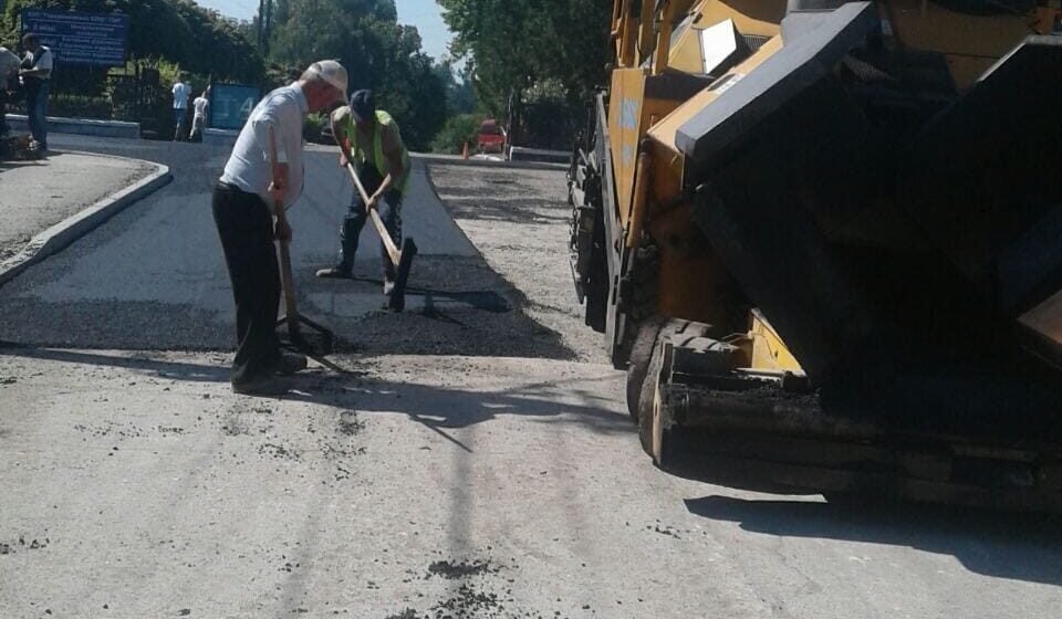 У Городенці заасфальтували дорогу, що веде до лікарні (ФОТО)
