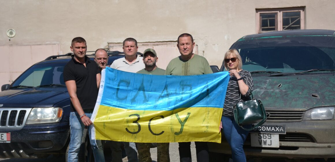 З Надвірнянської громади передали ще одне авто на передову (ФОТО)