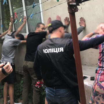 Налагодили канал постачання наркотиків до СІЗО: на Прикарпатті викрили злочинне угруповання на чолі зі «смотрящим»