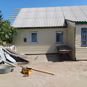 «Пліч-о-пліч»: будівельники Івано-Франківщини продовжують відновлювати село Давидів Брід на Херсонщині