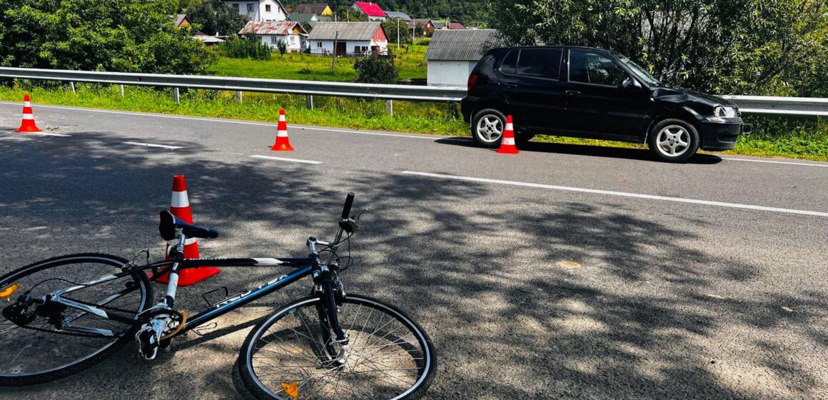 На Прикарпатті в автопригодах загинув пішохід та травмований велосипедист: поліція встановлює обставини