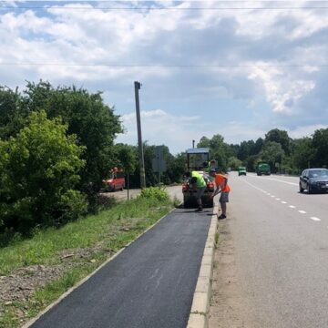 Дорожні служби разом із громадами Івано-Франківщини покращують безпеку на дорогах державного значення