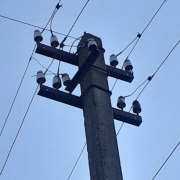 На Тисмениччині чоловік загинув внаслідок ураження струмом від обірваного провода