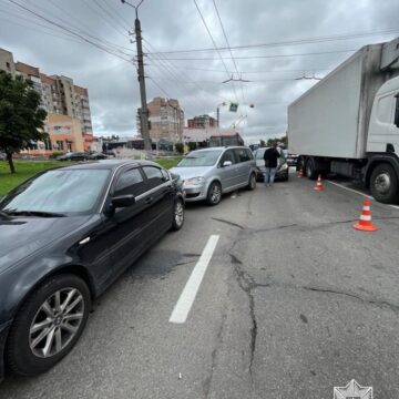 Недотримання безпечної дистанції стало причиною ДТП за участі трьох автомобілів