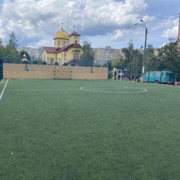 У сквері “Первоцвіт” модернізували спортмайданчик