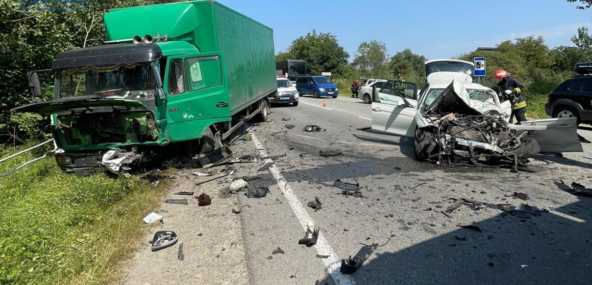 Рятувальники ліквідували наслідки ДТП в Галичі