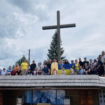 Парафіяни Крихівецького храму свв. Кирила і Методія піднялись на «Гору Мучеників» у Микуличині