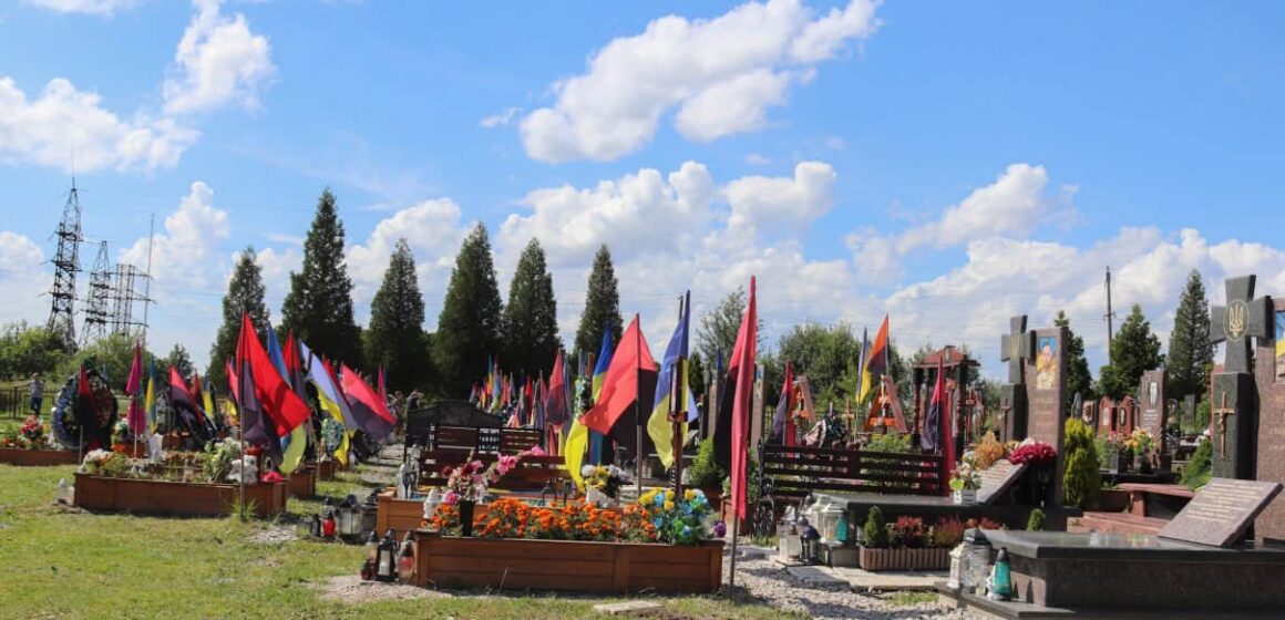 На могилах Захисників на Алеї Слави у Калуші встановлять QR-коди