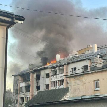 Під час ракетного удару цієї ночі збиті уламки ракет наробили біди на Львівщині