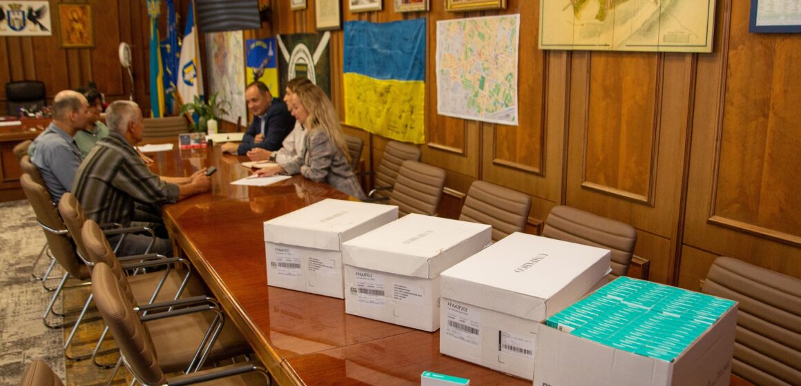 Волонтери привезли до Івано-Франківська ліки для зміцнення імунної системи і захисту від застуд, які передадуть бійцям на передову