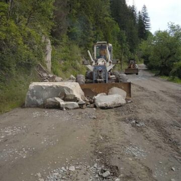 На Прикарпатті продовжують роботи з відновлення автошляхів та мостів після стихії у червні-липні