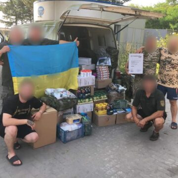 Логістичний центр продовжує збір посилок для військових на передову