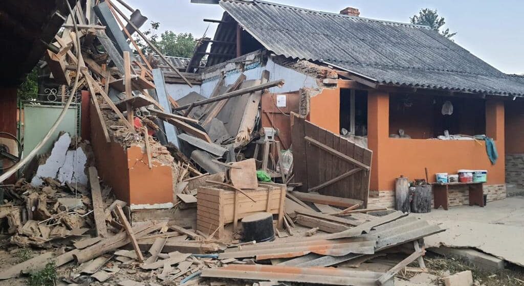 На Прикарпатті уламки ракети пошкодили господарські будівлі та житловий будинок