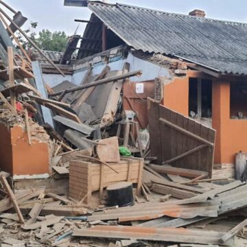 На Прикарпатті уламки ракети пошкодили господарські будівлі та житловий будинок