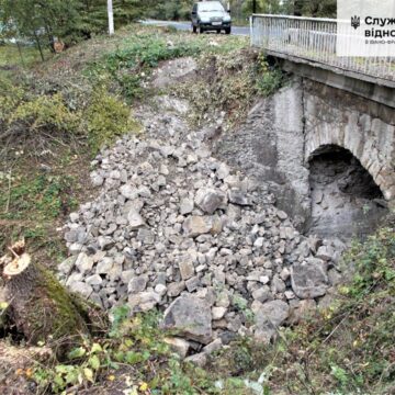 У селі Стопчатів на Косівщині розпочали капітальний ремонт ще одного мосту