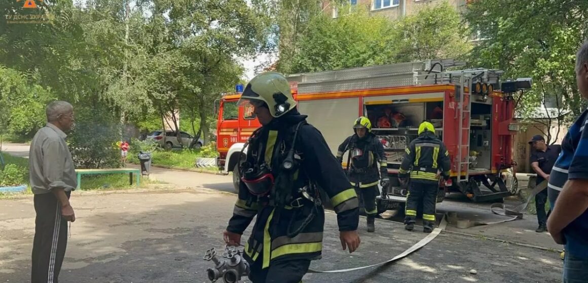 В Івано-Франківську в під’їзді п’ятиповерхівки горіла електрощитова