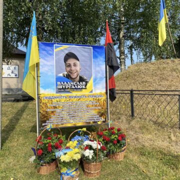 У Татарові встановили меморіал захисникові Владиславу Шургалюку