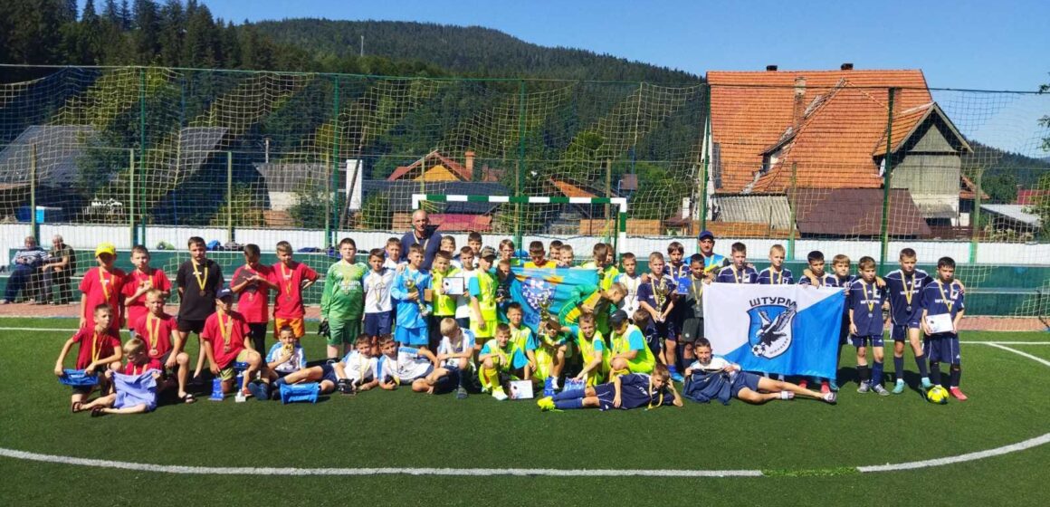 Неперевершені Снятинські футболісти – володарі Кубку України “Перлина Карпат”
