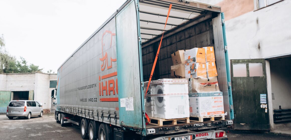Прикарпаття отримало від Чехії медобладнання, генератори, спортінвернтар та іншу необхідну техніку