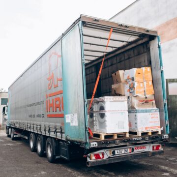 Прикарпаття отримало від Чехії медобладнання, генератори, спортінвернтар та іншу необхідну техніку