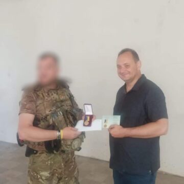 Міський голова Івано-Франківська їздив на Запорізький напрям і нагородив наших воїнів медалями «За честь і звитягу»
