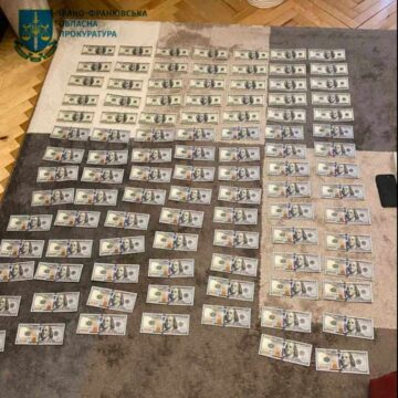 Забезпечували фіктивними довідками про інвалідність: троє калушан незаконно переправляли «ухилянтів» за кордон