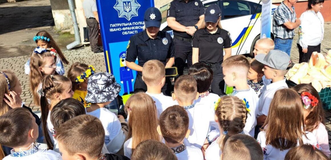 Івано-Франківські шкільні офіцери зібрали черги допитливих дітей на заході “Місто Професій”