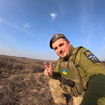 Пензлі змінив на автомат