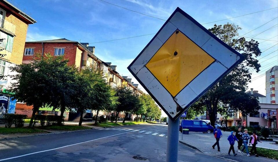 У Калуській громаді більшість дорожніх знаків потребують оновлення або заміни