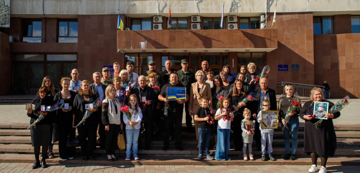 Родичам загиблих захисників з Прикарпаття вручили посмертні державні нагороди