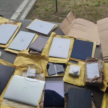 Прикарпатець намагався крадькома ввести в Україну незадекларовану техніку Apple (ФОТО)