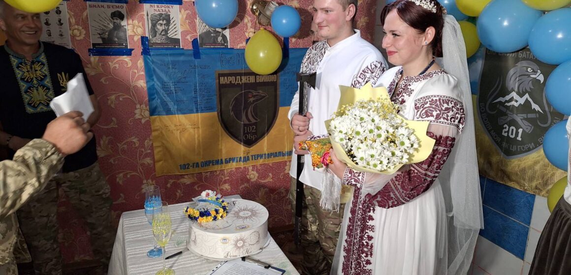 “Гірко” на фронті: бойова медикиня із Запоріжжя вийшла заміж за бійця з Верховинщини