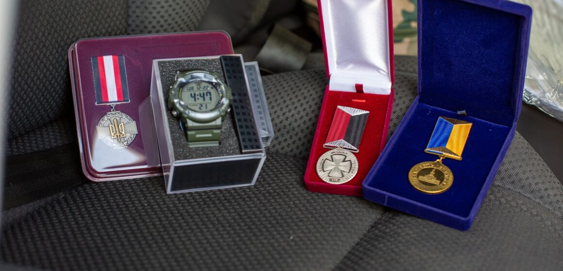Близько 30 відзнак вручив  франківським тероборонівцям на фронті Руслан Марцінків