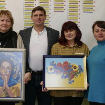 Картини, які створили матері полеглих воїнів, зберігатимуться в Краєзнавчому музеї Калущини