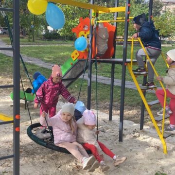 У міському парку Городенки відкрили сучасний дитячий майданчик (ФОТО) У міському парку Городенки відкрили сучасний дитячий майданчик (ФОТО)