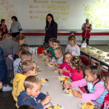 Щоб дітям смакувало: у школах Калуської громади планують підняти вартість харчування на 10 грн Щоб дітям смакувало: у школах Калуської громади планують підняти вартість харчування на 10 грн