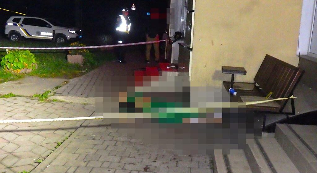 Вдарила ножем у серце: правоохоронці затримали підозрювану у вбивстві 32-річної франківки