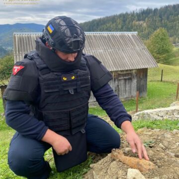 Прикарпатські піротехніки виявили та знешкодили ще дві застарілі вибухівки (ФОТОФАКТ)