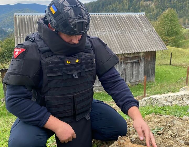 Прикарпатські піротехніки виявили та знешкодили ще дві застарілі вибухівки (ФОТОФАКТ)