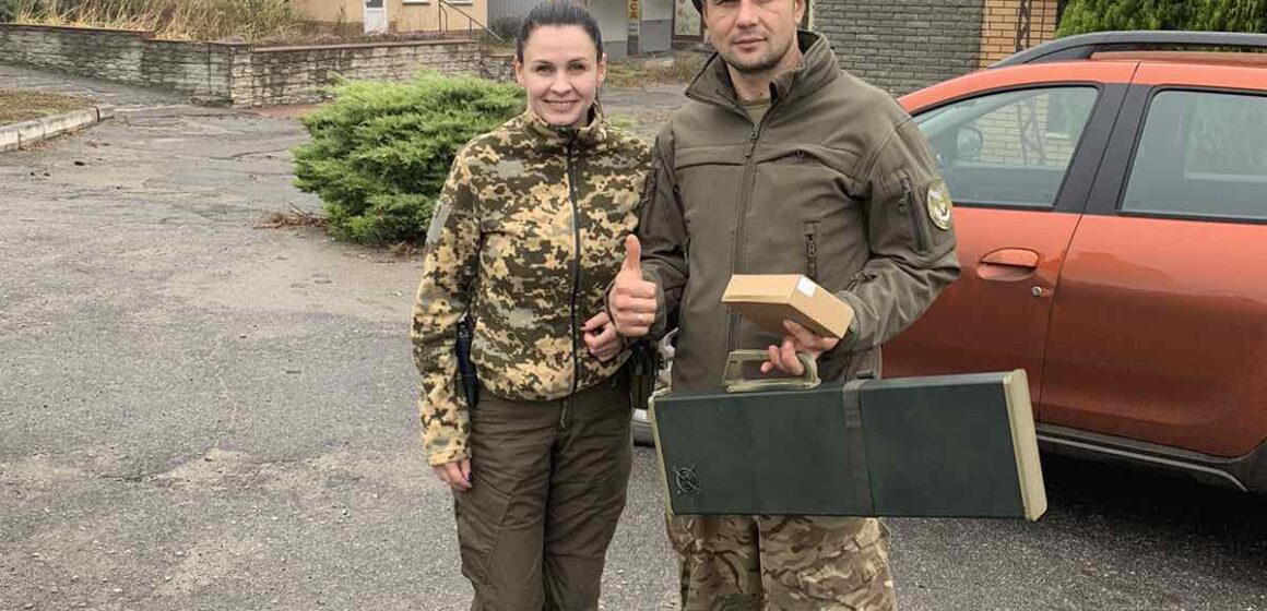 Посилення оборони: з Рогатинщини передали землякам-захисникам антидронову рушницю (ФОТО)