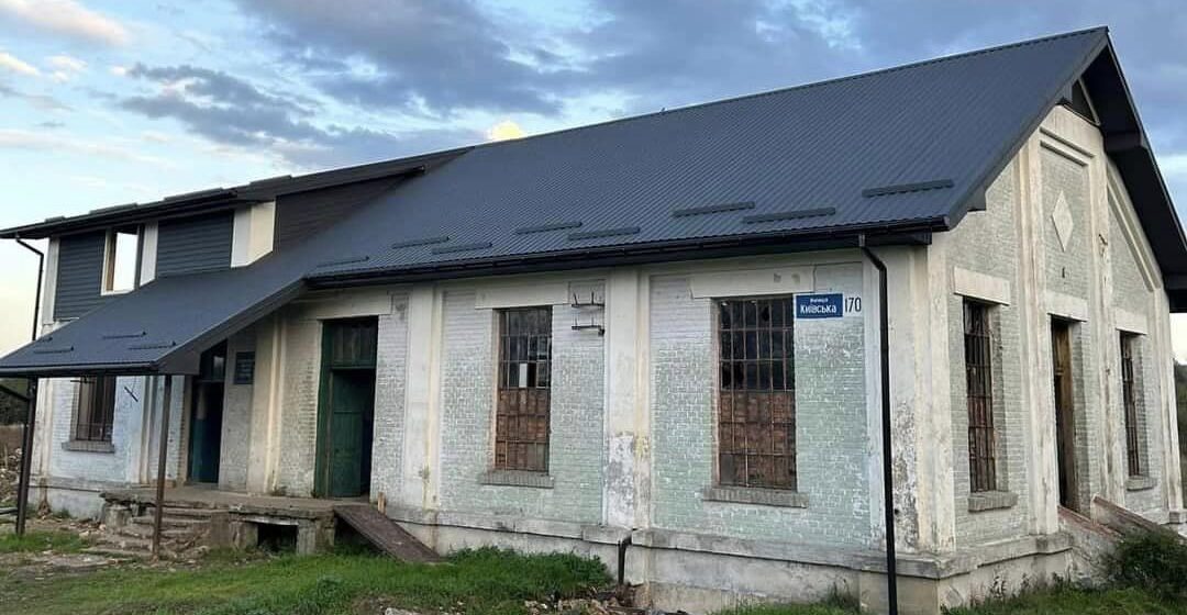 У Калуші тривають роботи з реставрації приміщення колишньої водонапірної станції «Хотінь» під реабілітаційний центр для ветеранів «4.5.0. Прикарпаття» (ФОТО)