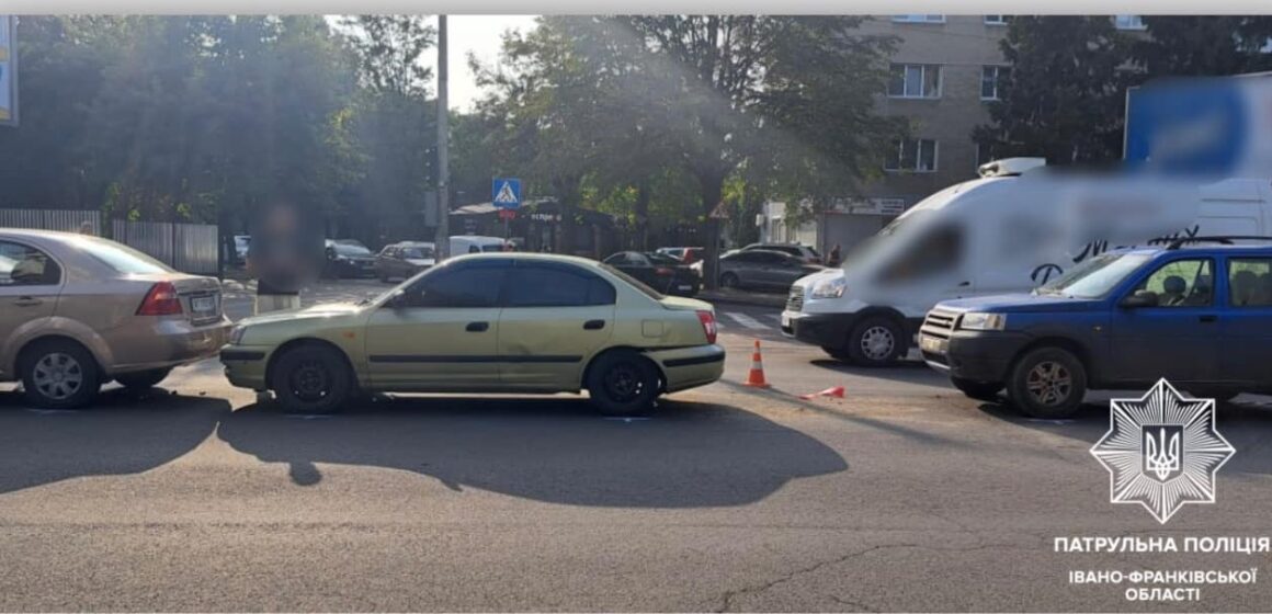 Недотримання безпечної дистанції стало причиною ДТП за участі декількох автомобілів