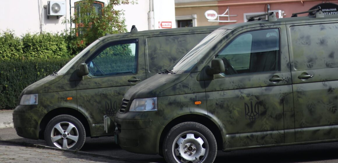 У Коломиї придбали два автомобілі для батальйону тероборони
