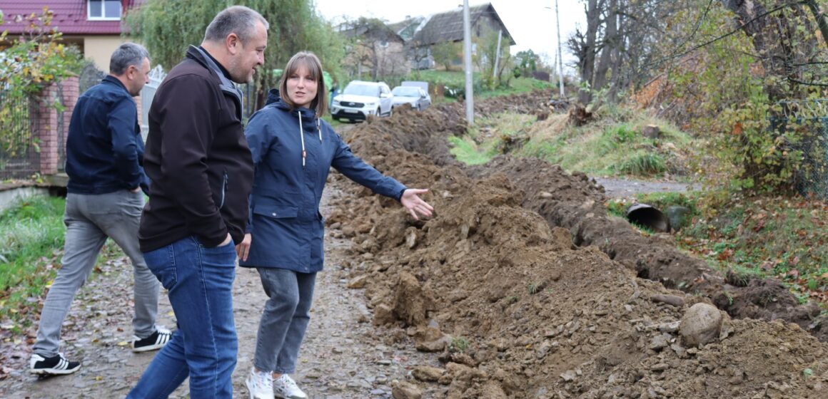 Новий водопровід прокладають у селі Долинської громади