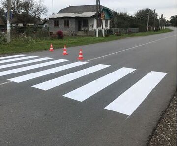 Шляховики Прикарпаття покращують візуальну орієнтацію учасників дорожнього руху